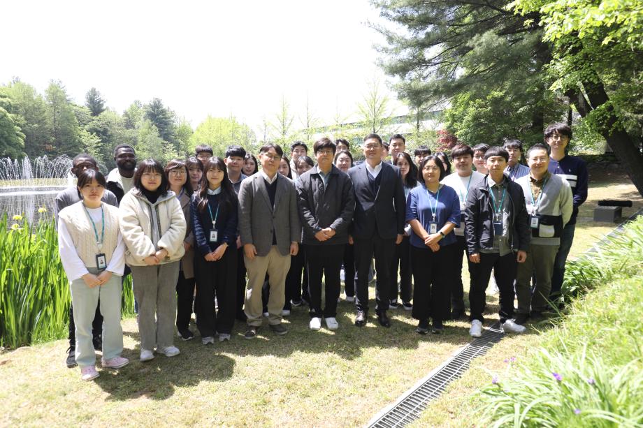 [사진3] 본 기술을 개발한 에너지소재연구센터 구성원들